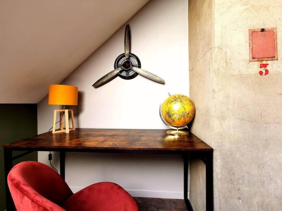 Logement Industriel & Atypique Ruan Exterior foto