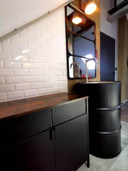 Logement Industriel & Atypique Ruan Exterior foto